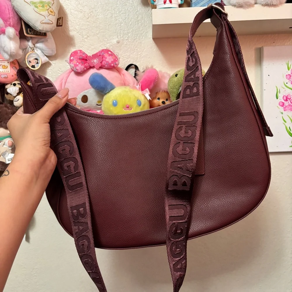 NWOT BAGGU Medium Recycled Leather Crescent Bag
Mahogany - Picture 4 of 8